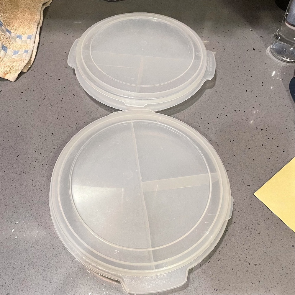 2 Eagle microwaveable storage container